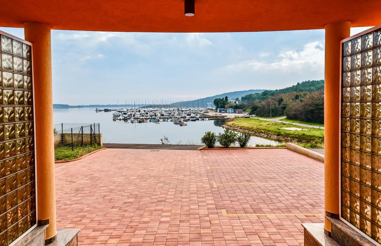 Apartman Andrea L Pomer Bagian luar foto